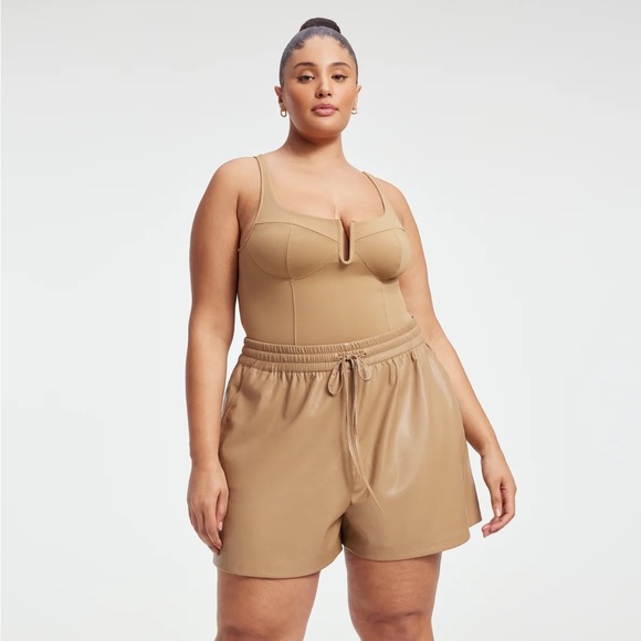 Good American Better Than Leather Shorts - Picture 2 of 11